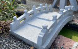 Granitbro i lys grå granit