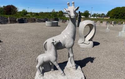 salg af Giraf granit figur