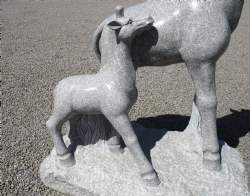 Granit skulptur giraf med kalv