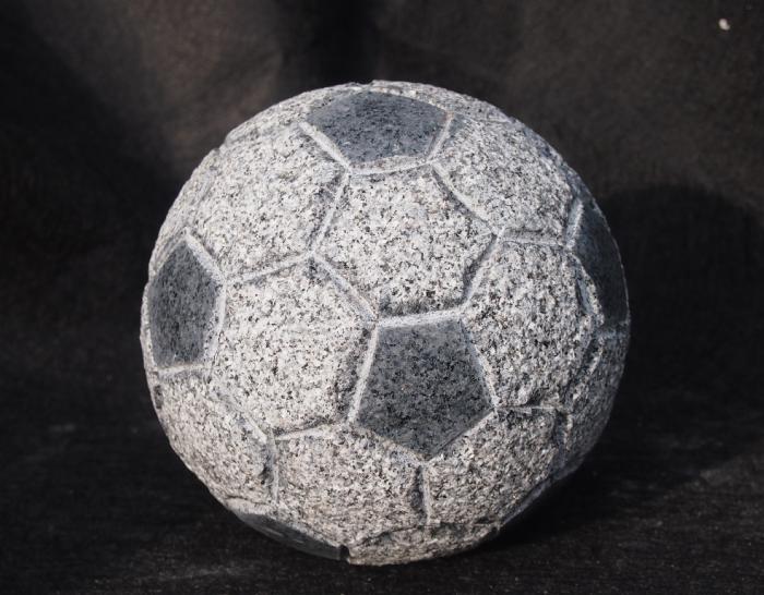 salg af Fodbold i gråsort granit