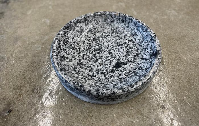 salg af Gråsort granit fuglebad Laura