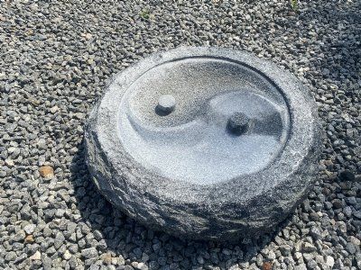 Granit fuglebad yin yang