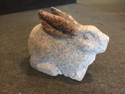 salg af Kanin i rødlig granit
