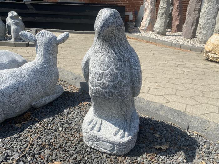 salg af Ørn i poleret gråsort granit