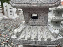 pagode lysegrå granit skår