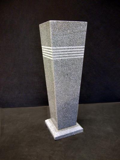 salg af Granit Plantekumme "Strib" 30x30x100 cm