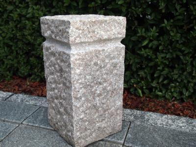 salg af Granitsokkel m/fals, kløvet rosa granit