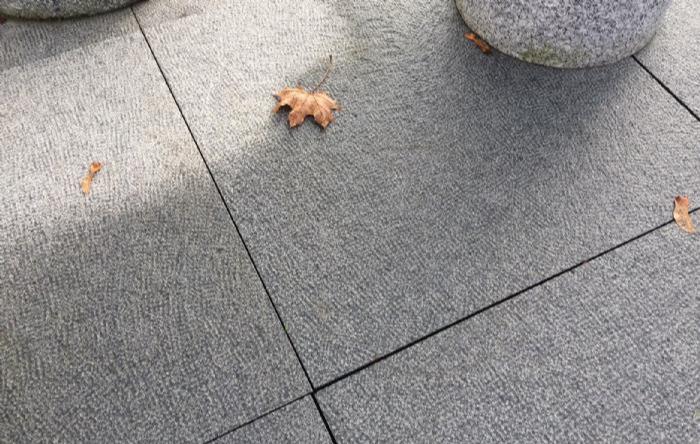 salg af Granitflise gråsort granit