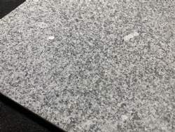 lys grå granit flise