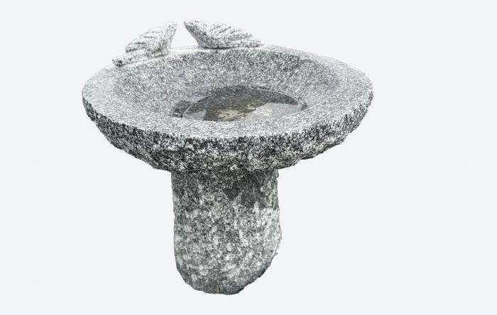 salg af Granitfuglebad på sokkel med fugle