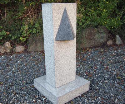 salg af Granitlampe m. trekantet næse