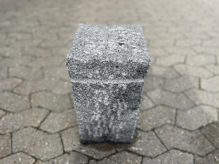 salg af Granitsokkel m/kant grå sort granit