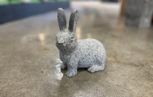 Hare L15cm rød/blå