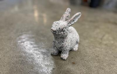 salg af Hare L15cm rød/blå