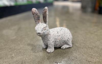 salg af Hare L15 cm rød m. øre op