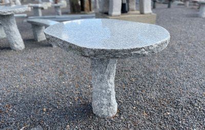 Havebord oval lysegrå granit