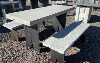 Havemøbelsæt sandsten og corten stål.