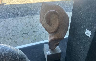 salg af Hemstone skulptur 2