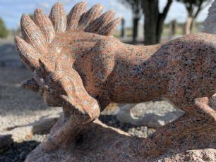 Hest poleret med høj manke H80 cm