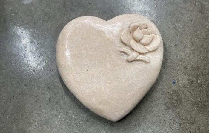 salg af Hjerte marmor med blomst