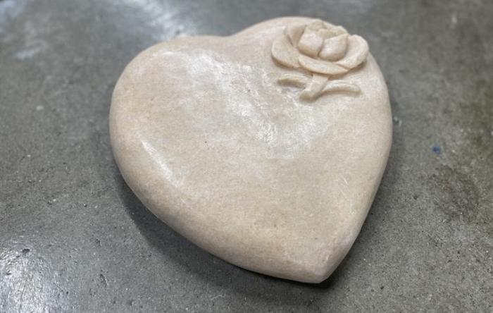 salg af Hjerte marmor med blomst