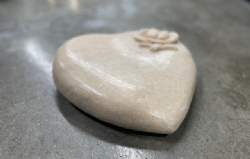 marmor hjerte til gravsted