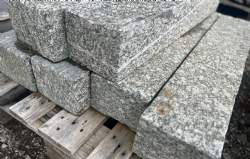 Kantblok rødlig granit