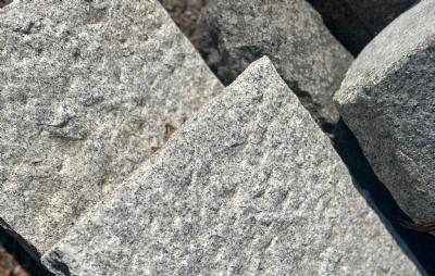 salg af Kantsten lys grå 138 x 35 x 10 cm