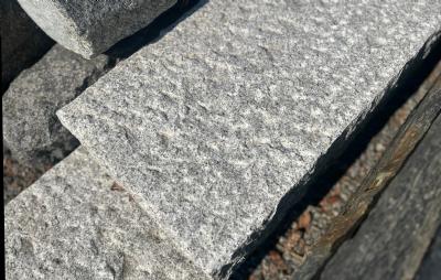 salg af Kantsten lys grå 165 x 35 x 10 cm