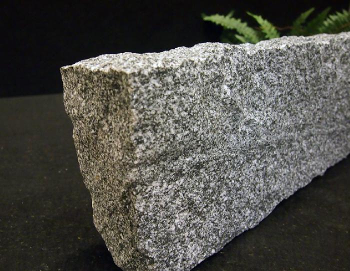 salg af Kantsten gråsort granit
