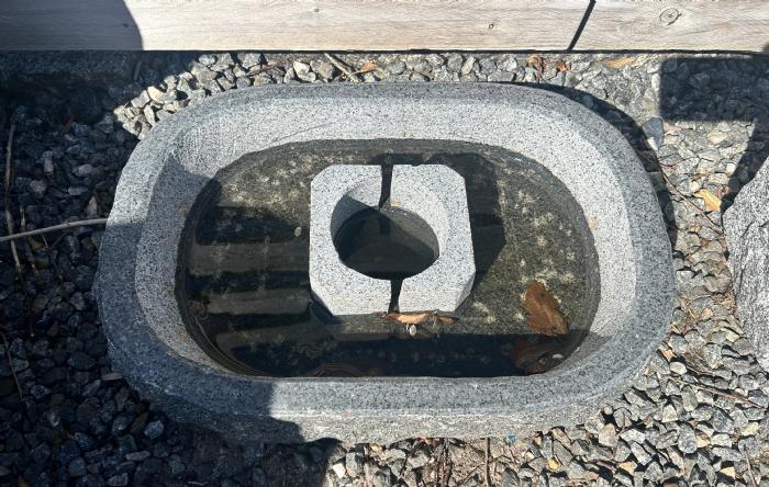 salg af Kar gråsort granit
