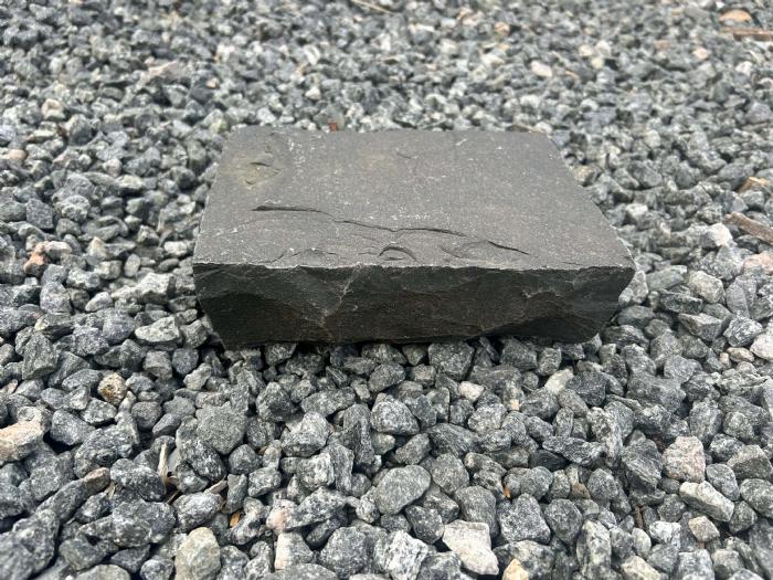 salg af Klosterhvede sort basalt 20 x 15 x 6 kløvet