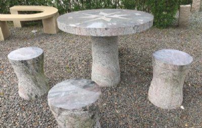 Kompasbord med taburetter