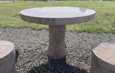 salg af Kompasbord med taburetter