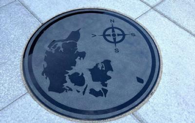 salg af Sort kompassten med Danmarks kort