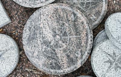 salg af Granit kompasrose rød multicolor