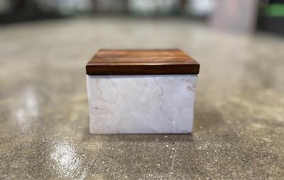 salg af Krukke natursten m. trælåg