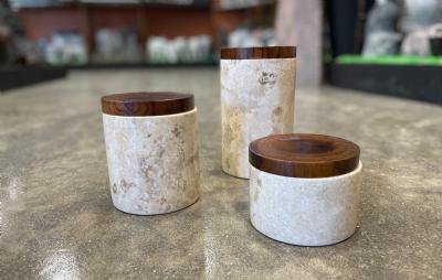 salg af Krukke natursten m. trælåg