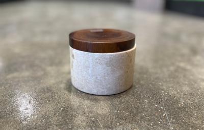 salg af Krukke natursten m. trælåg