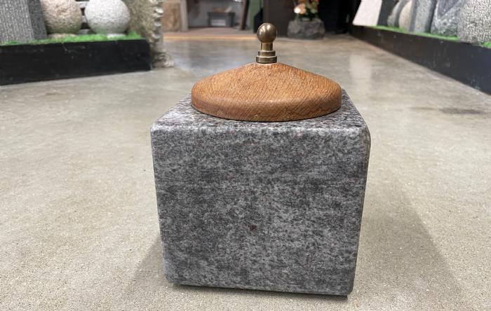 salg af Krukke Silk Blue granit m. låg