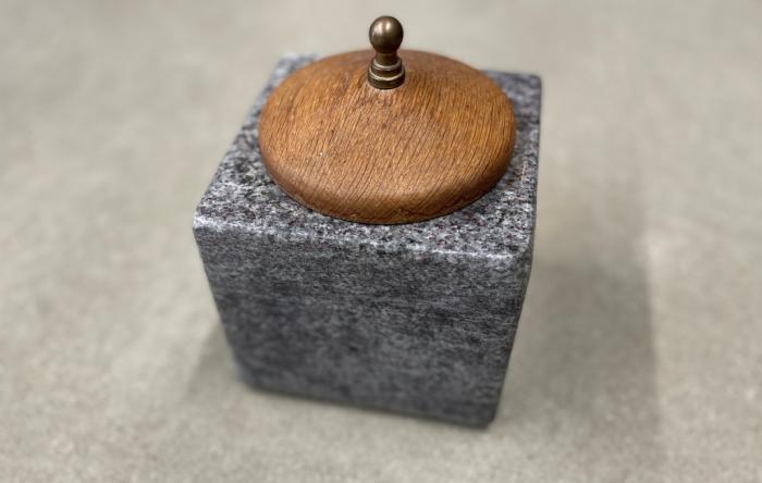 salg af Krukke Silk Blue granit m. låg