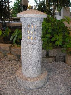 lampe med gittervindue granit
