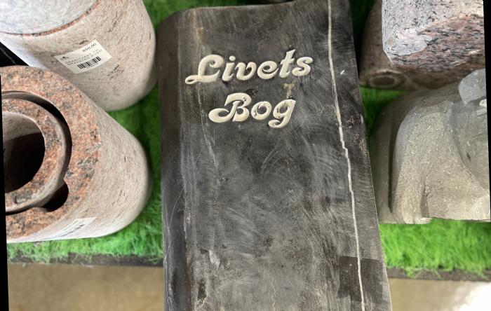 salg af Lille bog sort sten m. tekst