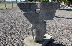 Liv i sten skulptur H100