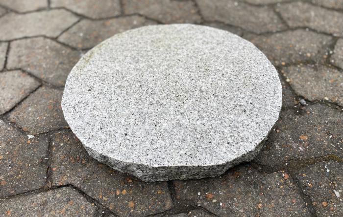 salg af Trædesten grå granit