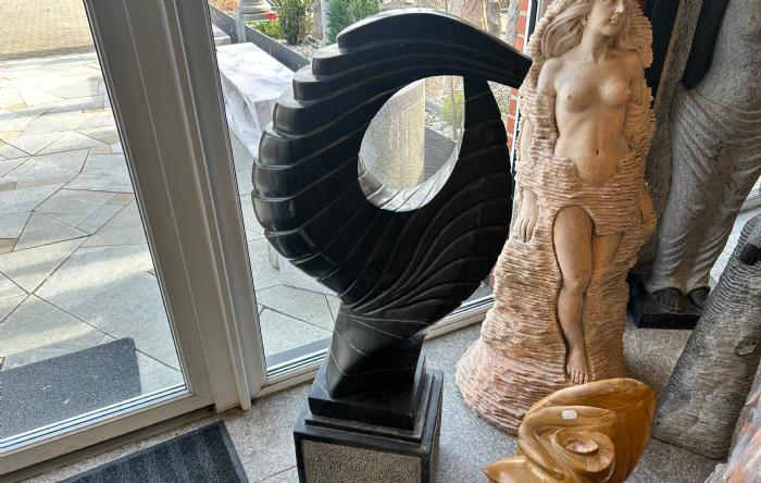 salg af Marmor skulptur sort snurrer