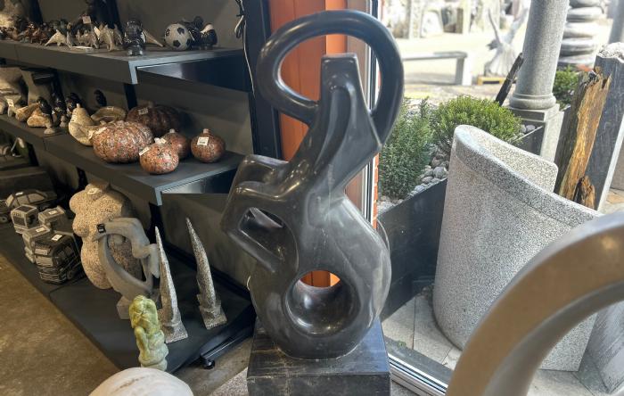 salg af Marmor skulptur sort hest