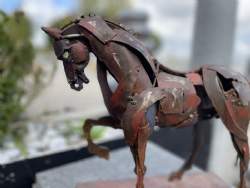 metal hest