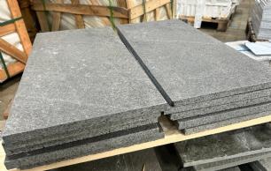 Mørkegrå fliser restparti jetbrændt