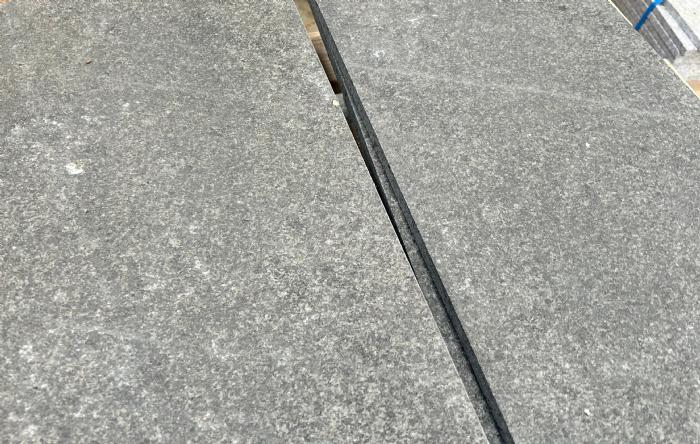 salg af Mørkegrå fliser restparti jetbrændt